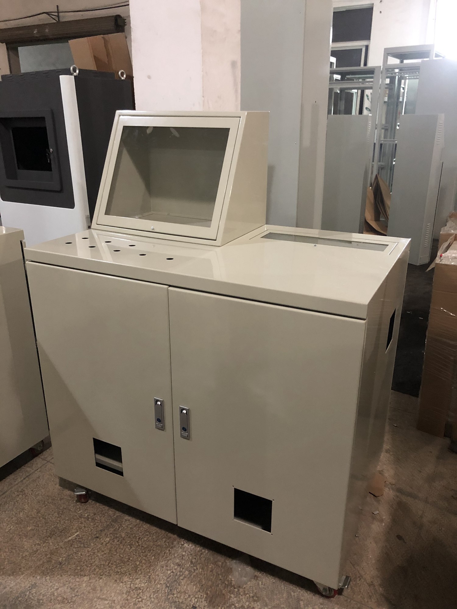 非标操作台